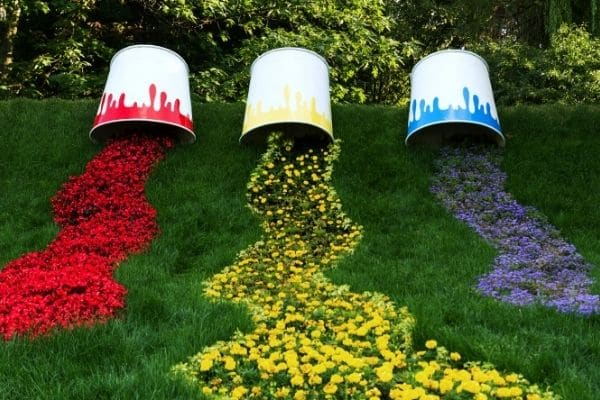 20 Stunning Spilled Flower Pot Ideas for Your Lawn and Garden